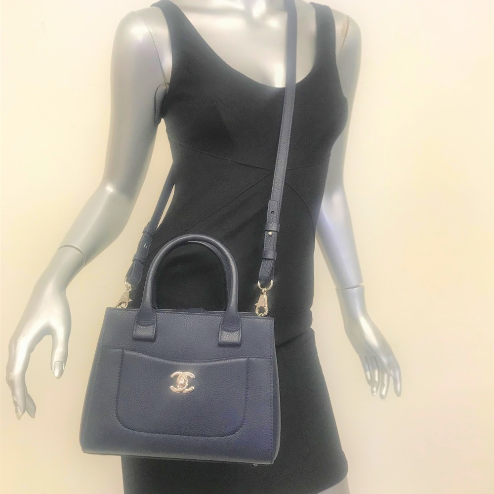 Chanel Neo Executive Mini Tote Bag Navy - Picture 1 of 8
